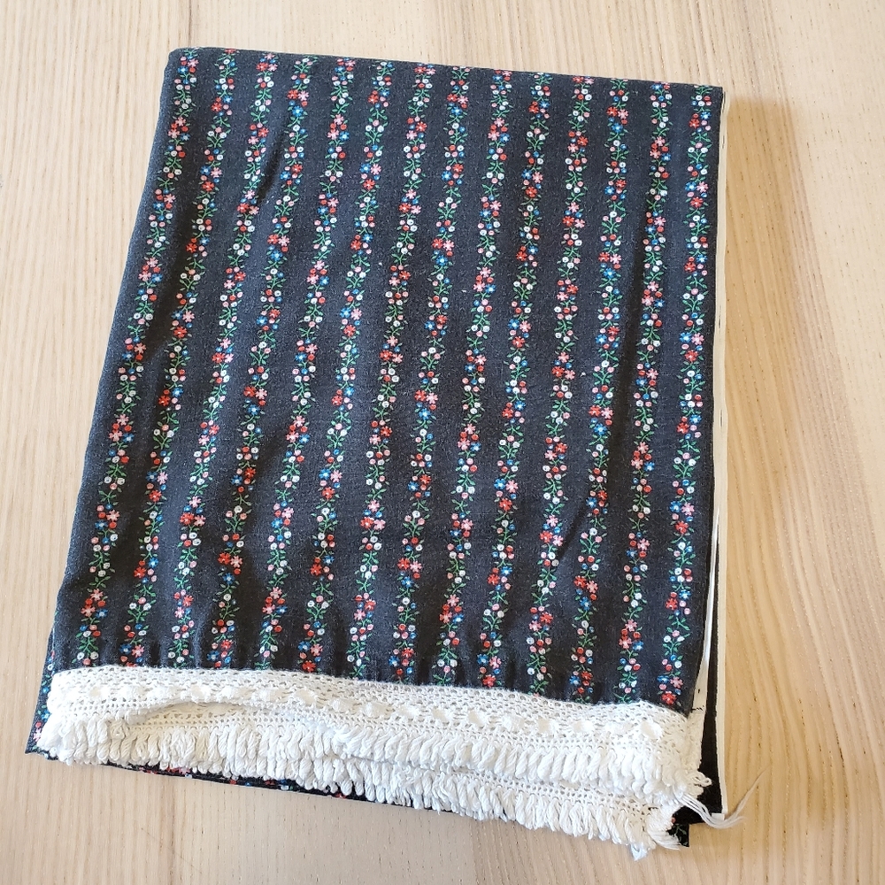 Vintage Tablecloth ditzy floral, 55 x 44